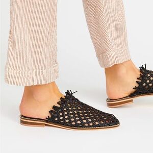 Free People Mirage Black Woven Slip-On Mule Shoe Womens Size 38 EUC